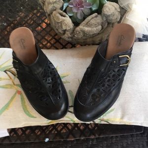 clarks clogs clearance